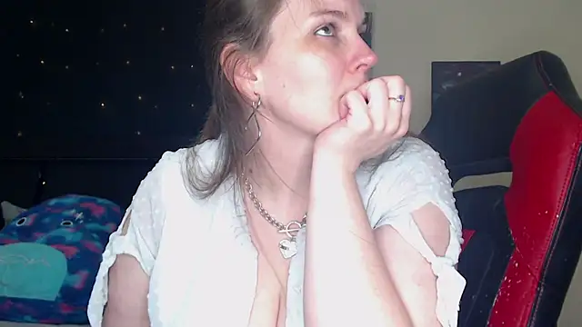 Snapshot of ToxicLilly chatting on 12-18-24, 10:19 ToxicLilly online show from 12-18-24, 10:19