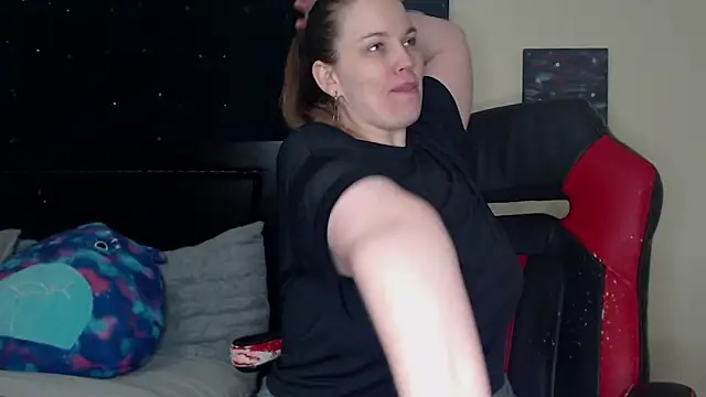 Snapshot of ToxicLilly chatting on 01-17-25, 10:00 ToxicLilly online show from 01-17-25, 10:00