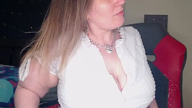 Snapshot of ToxicLilly chatting on 03-16-25, 10:44 ToxicLilly online show from 03-16-25, 10:44