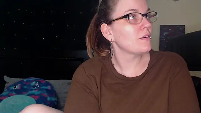 Snapshot of ToxicLilly chatting on 03-17-25, 06:18 ToxicLilly online show from 03-17-25, 06:18