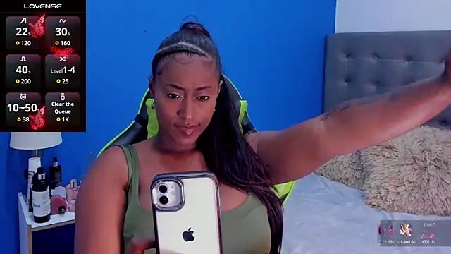 Snapshot of Brunna-Brownn chatting on 12-18-24, 12:40 Brunna-Brownn online show from 12-18-24, 12:40