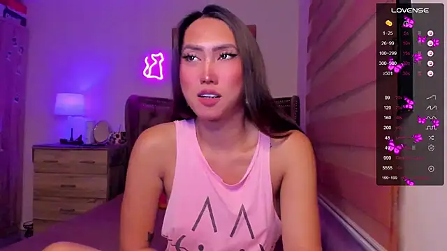 Snapshot of BombshellPH chatting on 12-14-24, 01:49 BombshellPH online show from 12-14-24, 01:49