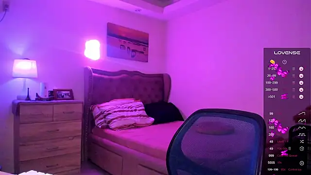 Snapshot of BombshellPH chatting on 01-21-25, 07:06 BombshellPH online show from 01-21-25, 07:06