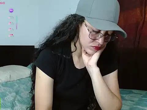 Snapshot of Olivia_Bright chatting on 05-31-26, 06:09 Olivia Bright online show from 05-31-26, 06:09