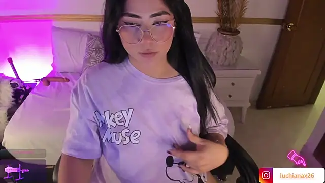 lucy26  online show from 01-17-25, 08:24