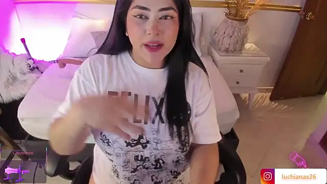 lucy26  online show from 01-18-25, 08:31