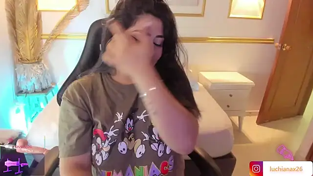 lucy26  online show from 01-25-25, 08:21