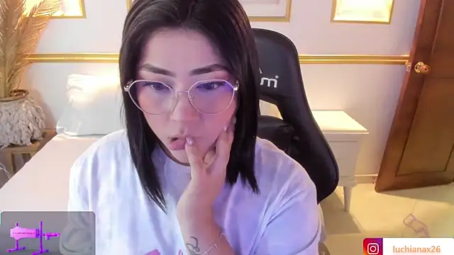 lucy26  online show from 03-05-25, 08:32