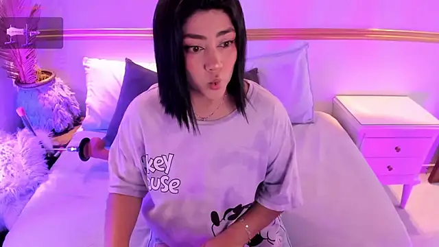 lucy26  online show from 09-14-25, 01:49