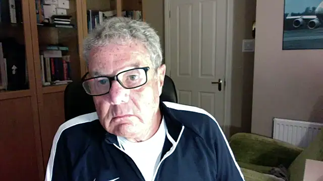 Snapshot of Oldpistolpete chatting on 02-06-25, 06:46 Oldpistolpete online show from 02-06-25, 06:46