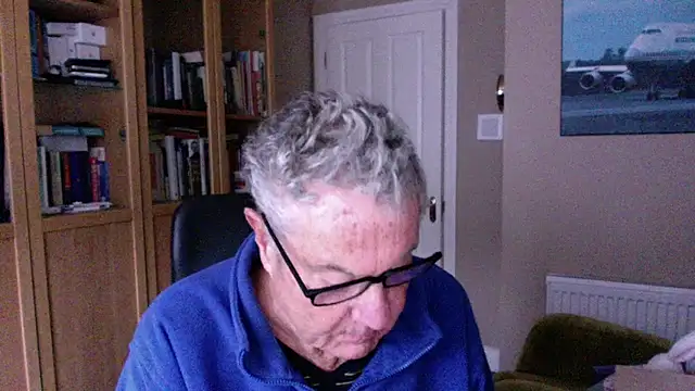 Snapshot of Oldpistolpete chatting on 02-10-25, 09:36 Oldpistolpete online show from 02-10-25, 09:36