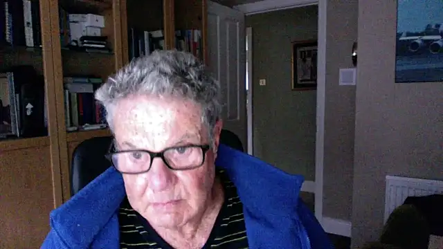 Snapshot of Oldpistolpete chatting on 02-11-25, 10:04 Oldpistolpete online show from 02-11-25, 10:04