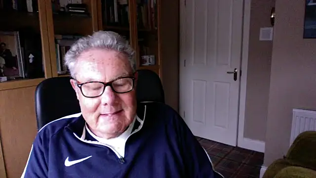 Snapshot of Oldpistolpete chatting on 02-11-25, 03:08 Oldpistolpete online show from 02-11-25, 03:08