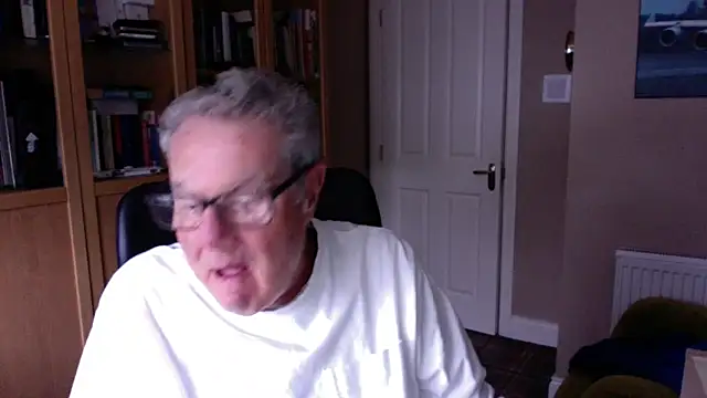 Snapshot of Oldpistolpete chatting on 02-13-25, 12:21 Oldpistolpete online show from 02-13-25, 12:21