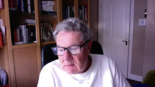 Snapshot of Oldpistolpete chatting on 03-03-25, 09:44 Oldpistolpete online show from 03-03-25, 09:44