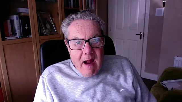 Snapshot of Oldpistolpete chatting on 03-04-25, 09:51 Oldpistolpete online show from 03-04-25, 09:51