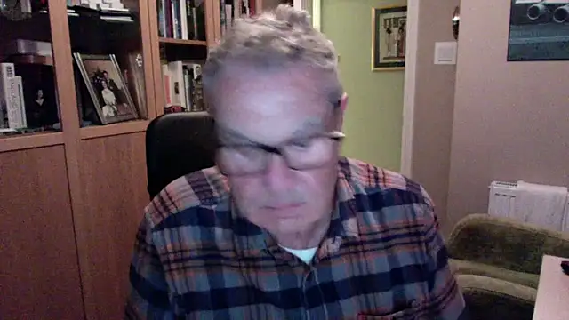 Snapshot of Oldpistolpete chatting on 03-15-25, 10:55 Oldpistolpete online show from 03-15-25, 10:55