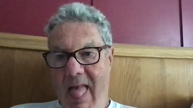 Snapshot of Oldpistolpete chatting on 09-30-25, 09:03 Oldpistolpete online show from 09-30-25, 09:03