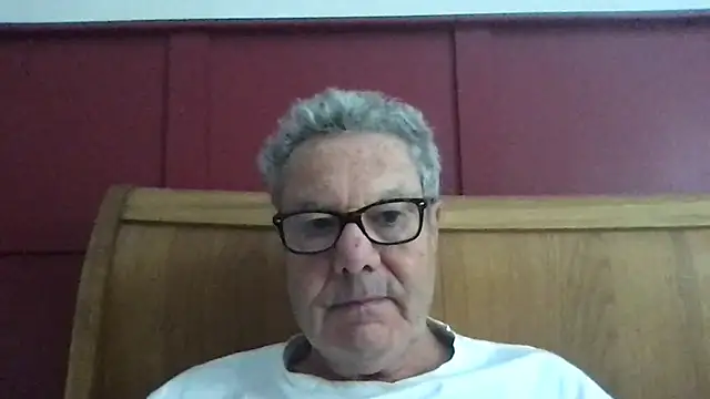 Snapshot of Oldpistolpete chatting on 10-12-25, 10:25 Oldpistolpete online show from 10-12-25, 10:25