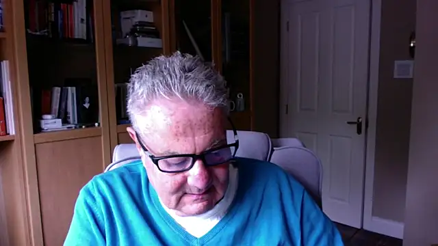 Snapshot of Oldpistolpete chatting on 06-11-26, 08:56 Oldpistolpete online show from 06-11-26, 08:56