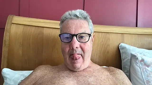 Snapshot of Oldpistolpete chatting on 06-14-26, 03:25 Oldpistolpete online show from 06-14-26, 03:25