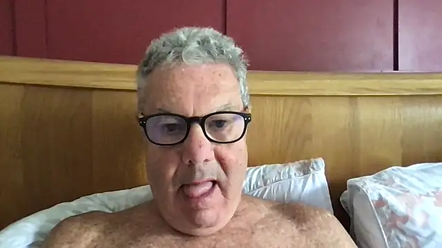 Snapshot of Oldpistolpete chatting on 06-17-26, 09:01 Oldpistolpete online show from 06-17-26, 09:01