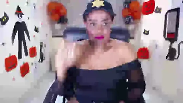 EvaFoxter online show from 10-28-25, 04:31