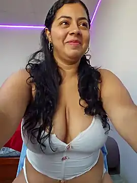 Snapshot of Mary_pinkish chatting on 12-05-24, 05:50 Mary pinkish online show from 12-05-24, 05:50