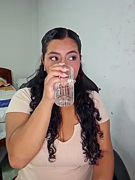 Snapshot of Mary_pinkish chatting on 03-20-25, 11:56 Mary pinkish online show from 03-20-25, 11:56