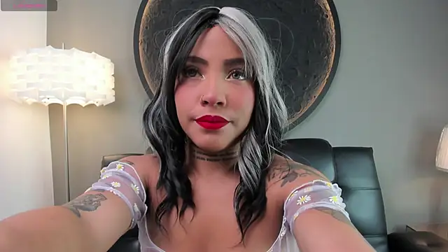 Snapshot of miss_vaiolette chatting on 01-11-25, 11:02 miss vaiolette online show from 01-11-25, 11:02