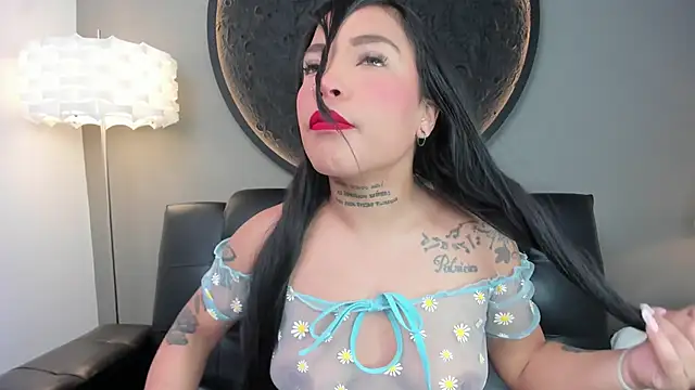 Snapshot of miss_vaiolette chatting on 01-17-25, 11:06 miss vaiolette online show from 01-17-25, 11:06