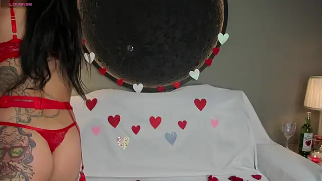 Snapshot of miss_vaiolette chatting on 02-14-25, 11:10 miss vaiolette online show from 02-14-25, 11:10