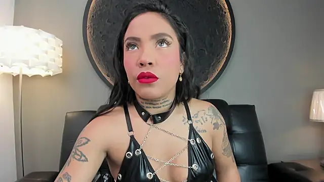 Snapshot of miss_vaiolette chatting on 02-21-25, 11:01 miss vaiolette online show from 02-21-25, 11:01