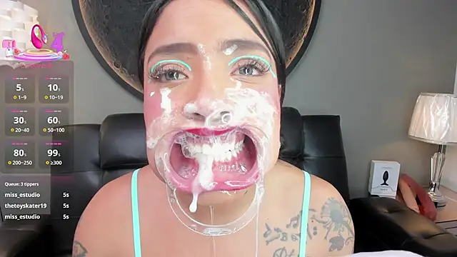 Snapshot of miss_vaiolette chatting on 02-27-25, 02:10 miss vaiolette online show from 02-27-25, 02:10