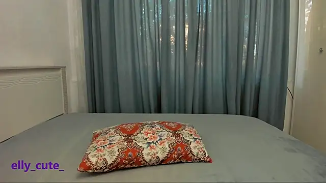 Snapshot of Elly_Cute chatting on 09-24-25, 02:26 Elly Cute online show from 09-24-25, 02:26