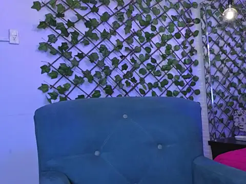 Snapshot of AnnyMilet_ chatting on 09-15-25, 02:50 AnnyMilet online show from 09-15-25, 02:50