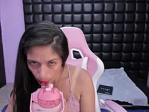 Snapshot of AnnyMilet_ chatting on 11-07-25, 11:05 AnnyMilet online show from 11-07-25, 11:05