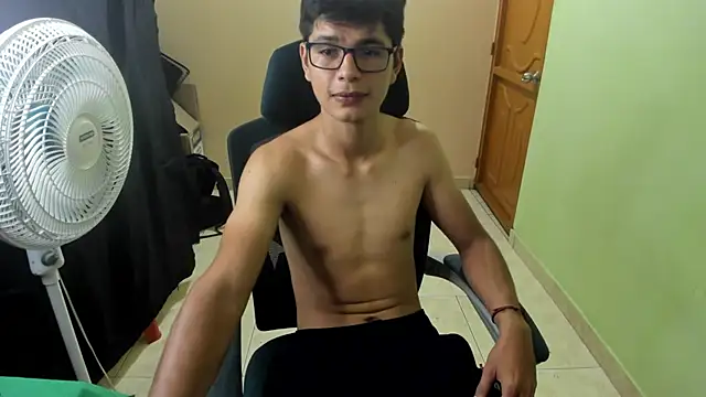 Snapshot of GoldenProject chatting on 09-26-25, 03:43 GoldenProject online show from 09-26-25, 03:43