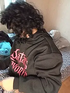 Snapshot of callmelouve chatting on 10-17-25, 04:31 callmelouve online show from 10-17-25, 04:31