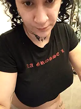 Snapshot of callmelouve chatting on 10-22-25, 12:38 callmelouve online show from 10-22-25, 12:38