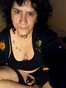 Snapshot of callmelouve chatting on 10-23-25, 01:49 callmelouve online show from 10-23-25, 01:49