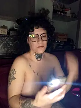 Snapshot of callmelouve chatting on 12-18-25, 01:00 callmelouve online show from 12-18-25, 01:00