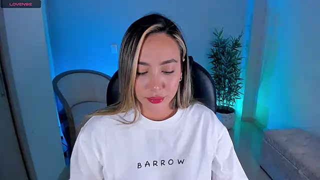 NiaBennet  online show from 10-09-25, 01:25