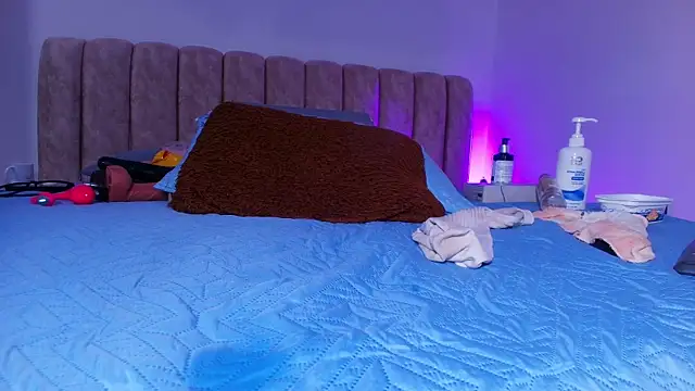 Snapshot of _linda_milk_ chatting on 11-26-25, 03:07 linda milk online show from 11-26-25, 03:07