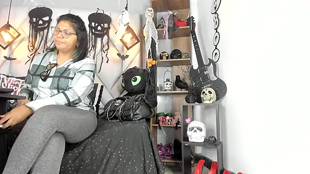 MirandaHaguen online show from 10-12-25, 01:21