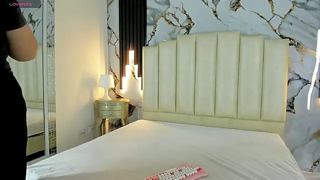 Snapshot of mollieblue69 chatting on 09-16-25, 01:01 mollieblue69 online show from 09-16-25, 01:01