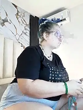 Snapshot of mollieblue69 chatting on 09-30-25, 12:32 mollieblue69 online show from 09-30-25, 12:32