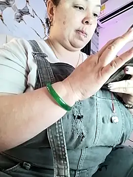 Snapshot of mollieblue69 chatting on 11-27-25, 01:13 mollieblue69 online show from 11-27-25, 01:13