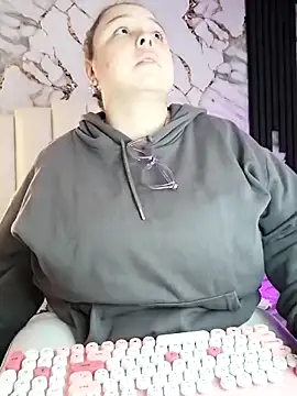 Snapshot of mollieblue69 chatting on 11-28-25, 01:03 mollieblue69 online show from 11-28-25, 01:03