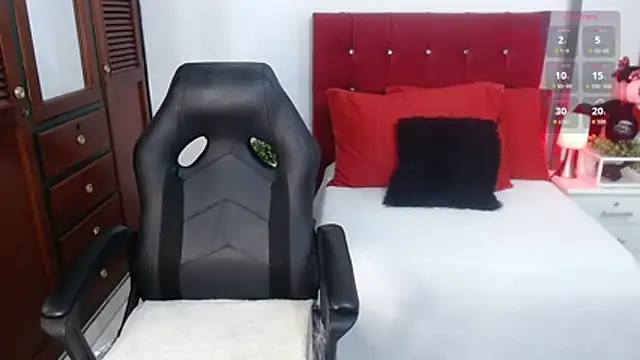 Snapshot of Wanda_Milf chatting on 12-13-25, 08:36 Wanda Milf online show from 12-13-25, 08:36